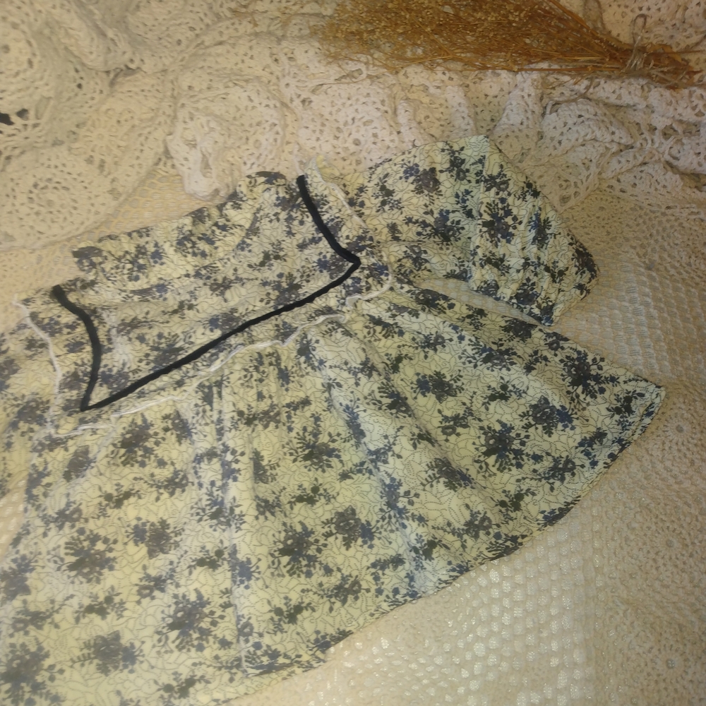 Floral Patterned Top - Picture 8 of 8